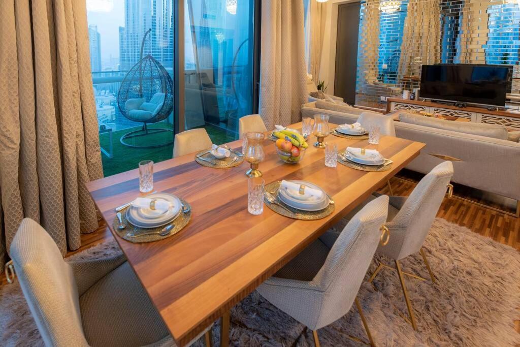 Apartamento First Class 2Br With Full Burj Khalifa And Fountain View Dubái Exterior foto