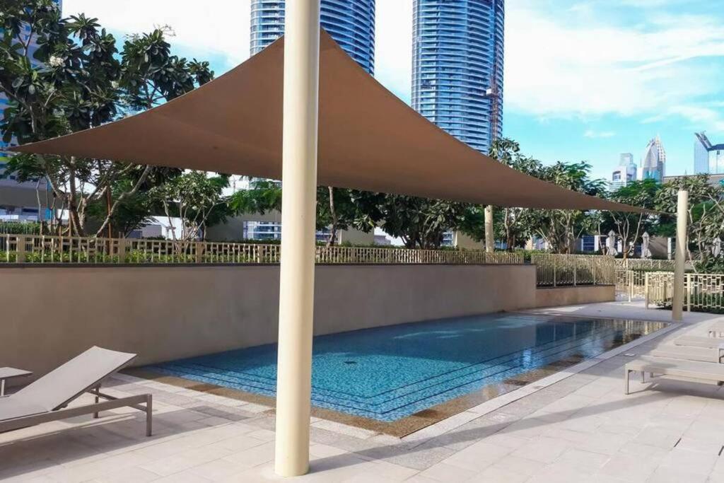 Apartamento First Class 2Br With Full Burj Khalifa And Fountain View Dubái Exterior foto