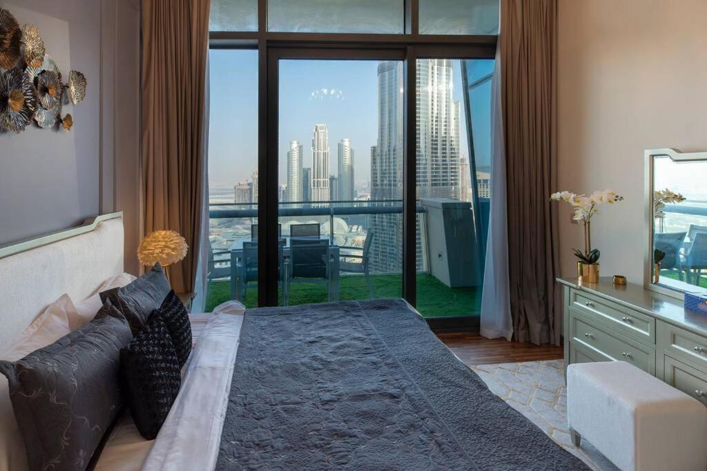 Apartamento First Class 2Br With Full Burj Khalifa And Fountain View Dubái Exterior foto