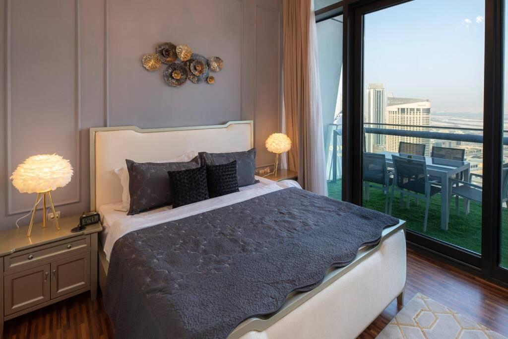 Apartamento First Class 2Br With Full Burj Khalifa And Fountain View Dubái Exterior foto