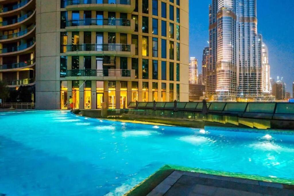 Apartamento First Class 2Br With Full Burj Khalifa And Fountain View Dubái Exterior foto