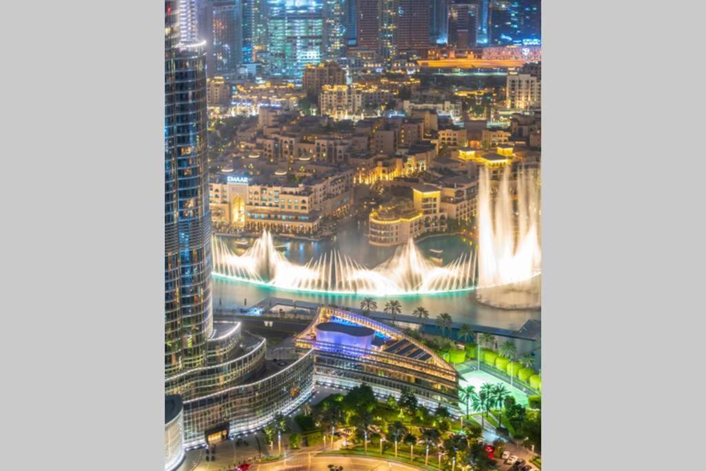 Apartamento First Class 2Br With Full Burj Khalifa And Fountain View Dubái Exterior foto