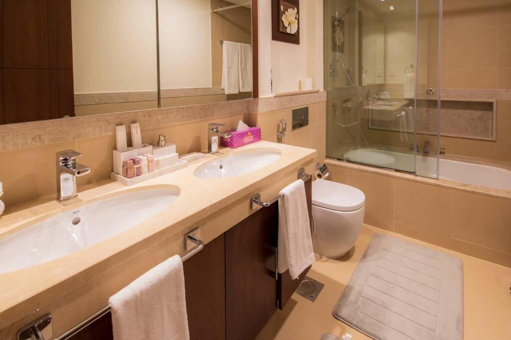 Apartamento First Class 2Br With Full Burj Khalifa And Fountain View Dubái Exterior foto