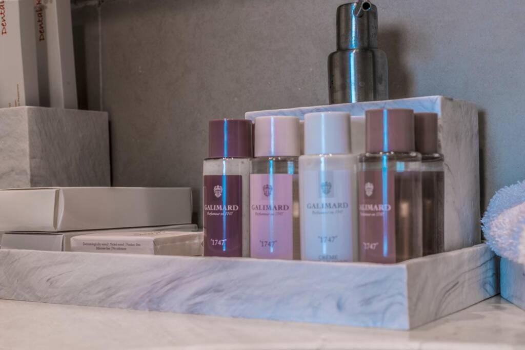Apartamento First Class 2Br With Full Burj Khalifa And Fountain View Dubái Exterior foto